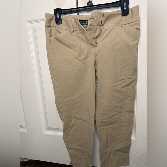 New York & Company Pants - New York & Company Tan Cropped Pants Size 6